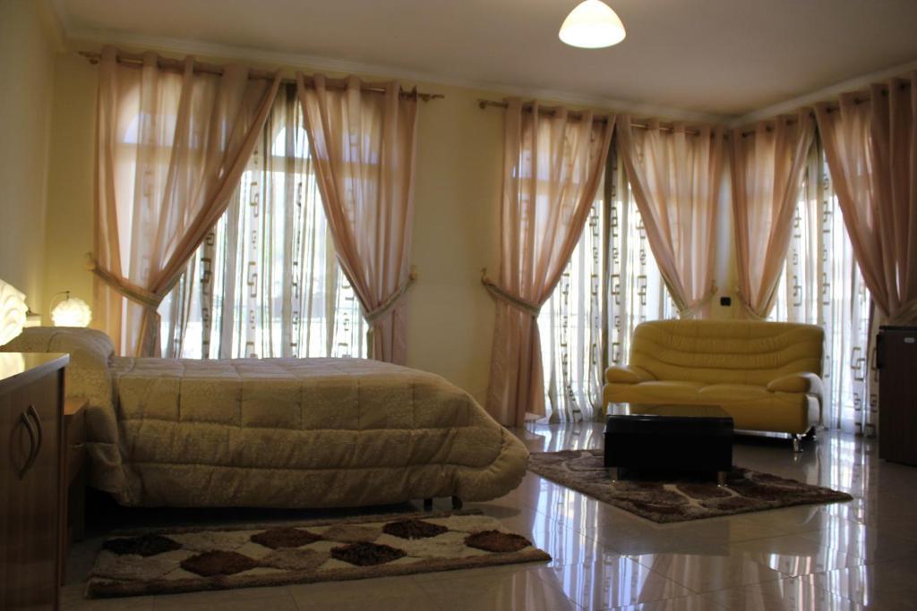 Hotel Ani 2*